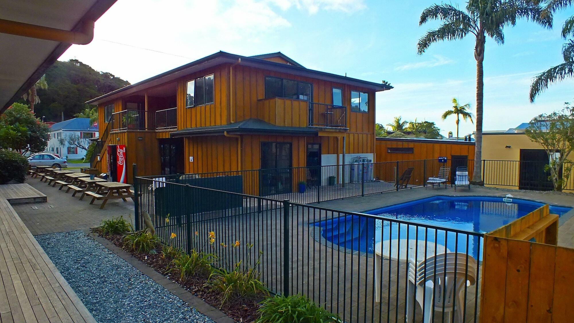 Bay Adventurer Backpackers & Apartments Paihia Exterior photo